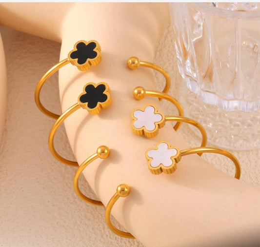 Minimal Clover Bracelet